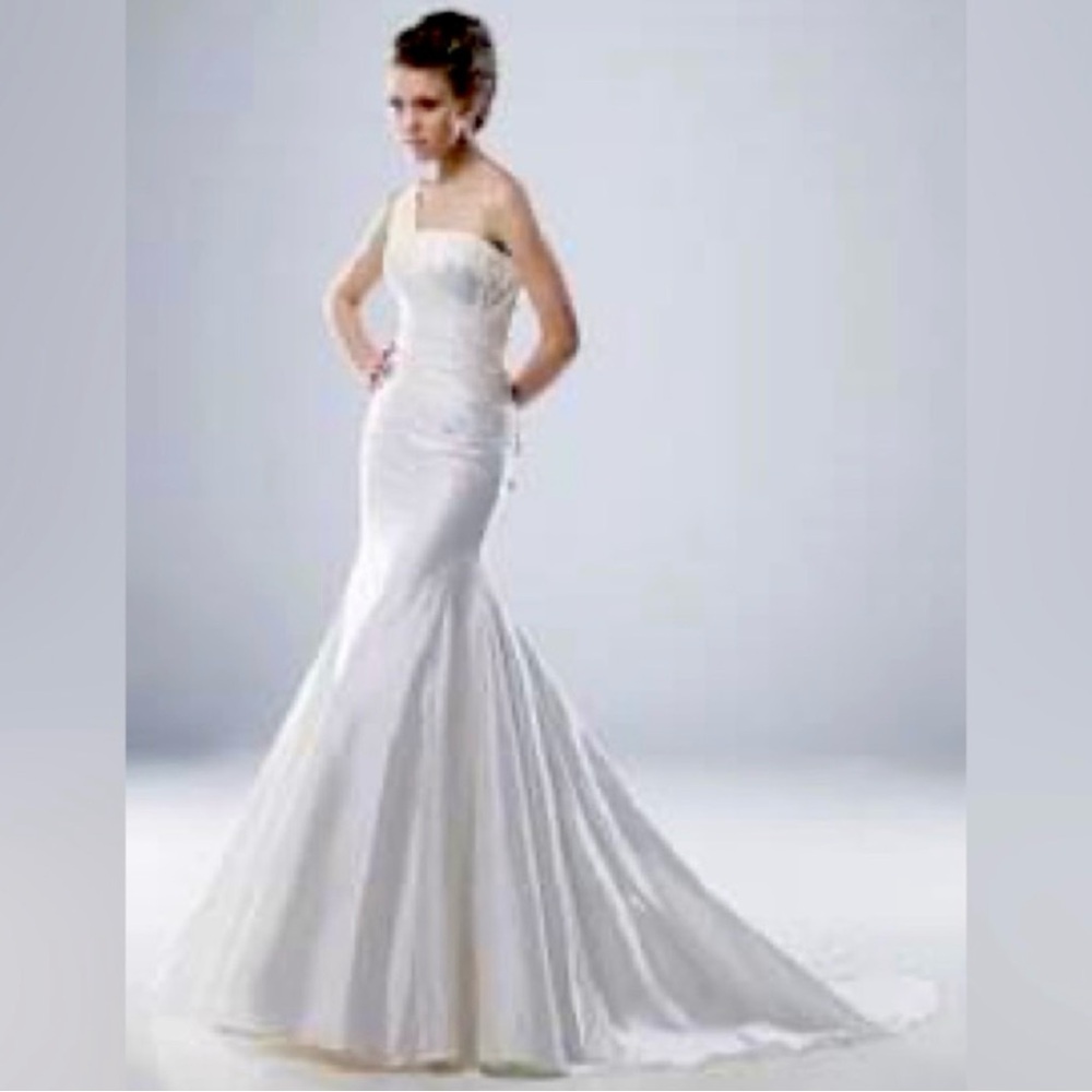 Modeca ivory ravello taffeta mermaid one-shoulder wedding gown